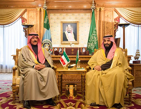 ولي ولي العهد يبحث مع وزير الدفاع الكويتي مستجدات الأوضاع