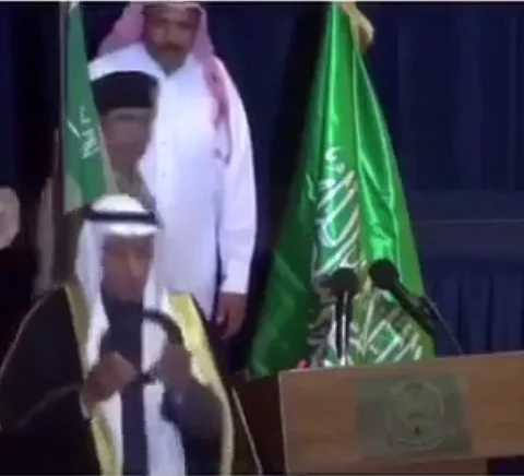 "سبق" تكشف تفاصيل "سقوط العقال" بحفل أسر الشهداء بتبوك
