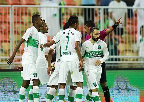 بالصور.. الأهلي يفكك تكتلات الفتح بهدفين لـ"عواجي"