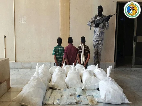 شاهد .. إحباط محاولة تهريب نصف طن من الحشيش بميناء فرسان