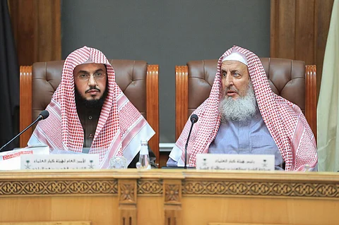 شاهد .. "كِبار العلماء" يناقشون إحالات المقام السامي في أولى جلسات التشكيل الجديد