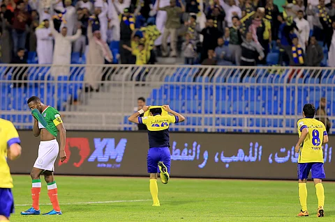بالصور.. "العالمي" يسطع في الرياض.. بهدفين يسقط "الفارس"