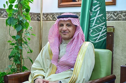 فويز: خادم الحرمين أتقن العمل الإداري والاقتصادي والسياسي والعسكري وتفانى فيه