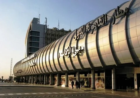 راكب تركي يُجبر طائرة سعودية على الهبوط اضطرارياً بالقاهرة