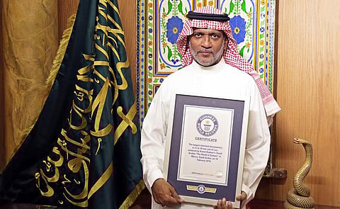 "بدوي".. كبير هواة الثعابين بالمملكة يقتحم موسوعة جينيس للأرقام القياسية