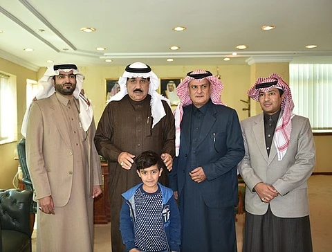 مدير "تعليم تبوك" يكرّم أصغر غواص مياه مفتوحة بالعالم