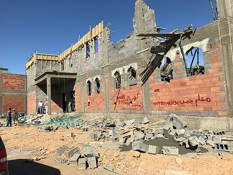 بالصور.. سقوط سقف مسجد بتبوك أثناء إنشائه وإصابة 3 عمال