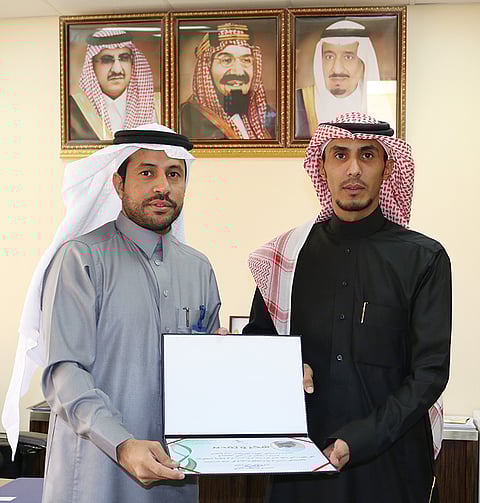 إدارة مستشفى القوارة العام تكرم "الحجاج"