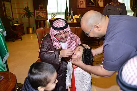 محافظ جدة يُدشن حملة التحصين ضد شلل الأطفال