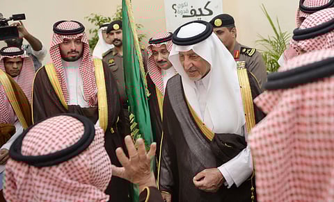 "الفيصل" يزف البشرى لأهالي الكامل وخليص بإنشاء طريق داب أسود