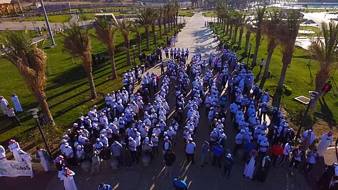 فعالية "المشي صحة" تجمع التربويين بطلابهم في الطائف