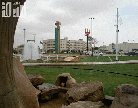 مصرع شاب وزوجته وتحوّل مركبتهما إلى "ركام من الحديد" في حادث مروري بالقصيم