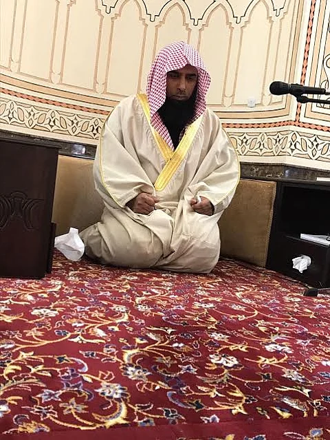 إمام الحرم المدني من تبوك: "السباب لقاح الفتنة" لا يرد شارداً ولا يجذب معانداً