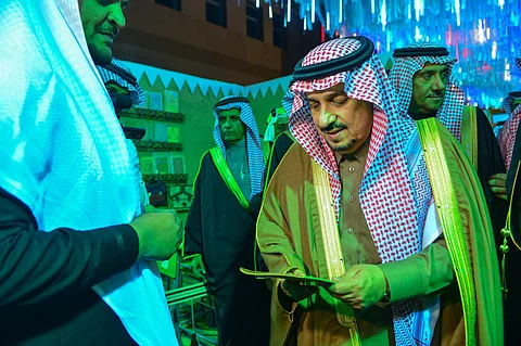 أمير الرياض يدشن مشروعات في القويعية والمزاحمية بـ600 مليون ريال