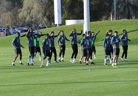 الأخضر في أبوظبي: إنفلونزا و٣ إصابات وتدريبات خاصة