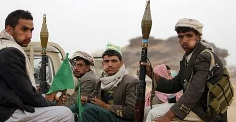 حرب تكسير العظام الحوثية.. زعيم المليشيات وأخوه يواجهان عمّهما "ذراع الملالي"