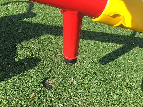 بالفيديو.. لعبة خطيرة تتسبب بكسرَيْن بقدم طفلة بمكة.. والأمانة تحيل الشكوى إلى قسم الحدائق