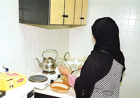 "العمل": ما أشيع عن استبعاد العمالة المنزلية غير صحيح