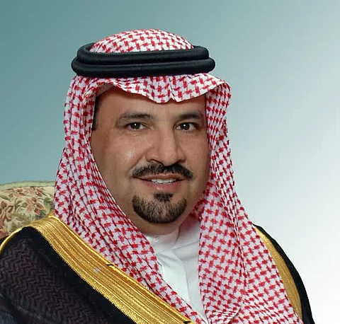 "أمير الجوف" يعزّي "الشراري" في وفاة والدته