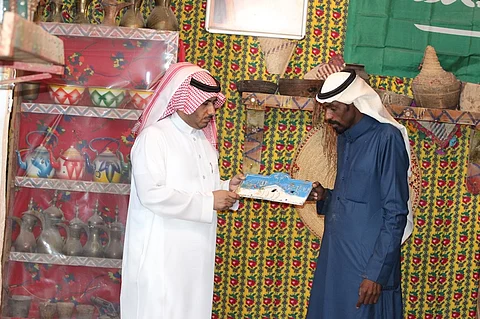 صاحب متحف في الأفلاج يرفض بيع لوحة "مركبة سائق المؤسس" بـ150 ألفًا