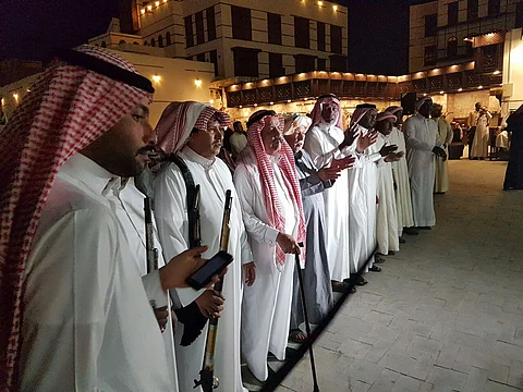 "تحت راية سيدي" تجذب اجتماع محافظة ينبع وزوار "المنطقة التاريخية"