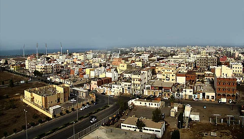 القنفذة .. متابعة مواطن لحكم ضدّ والد رجل أمن تنتهي بالتعدّي عليه بمركز شرطة
