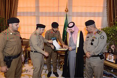 "أمير عسير" يتسلم التقرير السنوي لإدارة المرور بالمنطقة