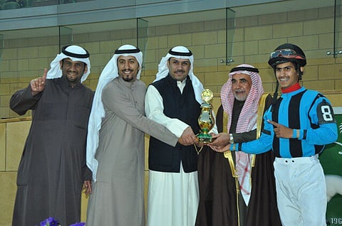"الجريش" يتوج كأس إمارة منطقة عسير للجواد "محسن الظن"