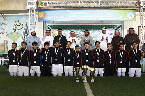 شاهد .. "الرواد" بطلاً لبطولة .."تعليم الروضة" في كرة القدم