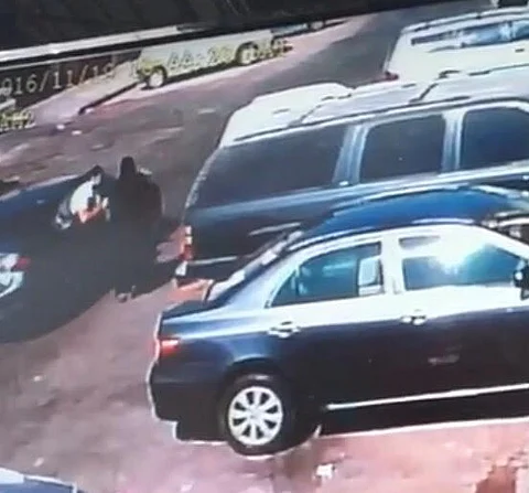 شرطة الشرقية تطيح بلصين سرقا امرأة أثناء سيرها بشوارع الخبر