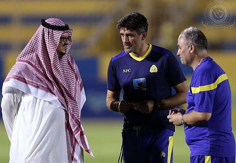 النصر يعلن نيته التمديد لمدربه "زوران" لموسم آخر