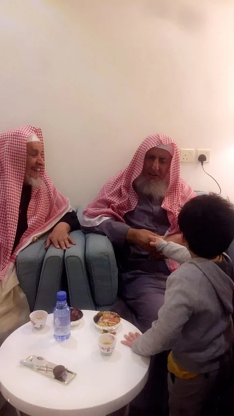 شاهد.. "المفتي" يزور الشيخ السدلان للاطمئنان عليه بعد الوعكة الصحية