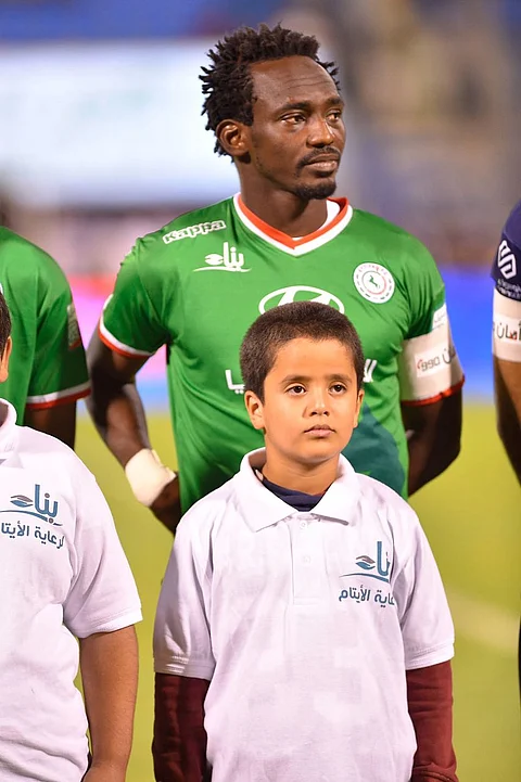 أيتام "بناء" يدعمون "الاتفاق" في مباراته مع "غلطة سراي"