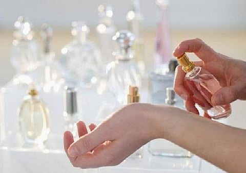 خبير ألماني يوضح: هذه هي  الطريقة الصحيحة لوضع العطر