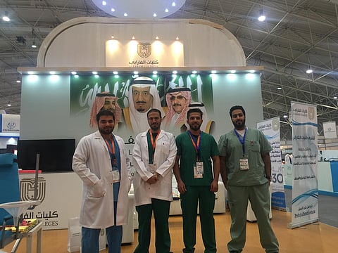 "كليات الفارابي" تقرر علاج أسر الشهداء مجانًا