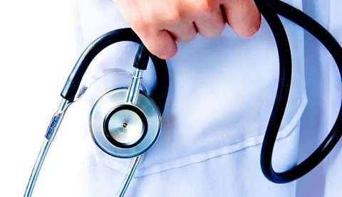 بحكم ابتدائي بعد عامين ..الهيئة الصحية تنصف ذوي وافدة توفيت بكورونا