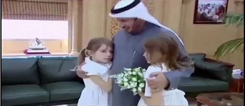 "الربيعة" يستقبل طفلتين من بولندا فصَل جسميهما قبل 4 سنوات