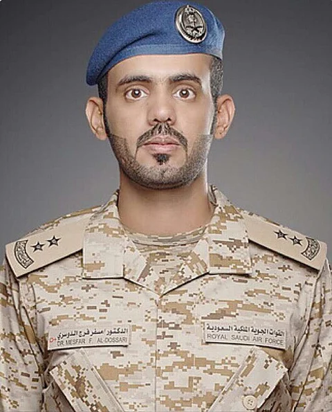 "آل بو سباع" يحتفل بتخرجه في كلية سلطان للعلوم الصحية