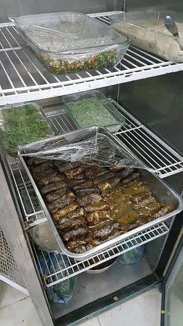 صراصير وحشرات تغلق مطعماً في نجران