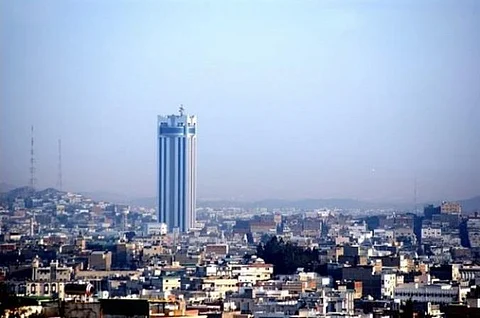 مخمور بالطائف يحتجز أسرته برشاش ويطلق النار على نفسه وحصار 3 ساعات ينتهي بضبطه
