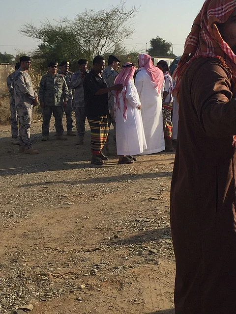 شاهد.. الجموع يشيعون الشهيد "النجعي" بحضور قيادات أمنيّة ومدنية