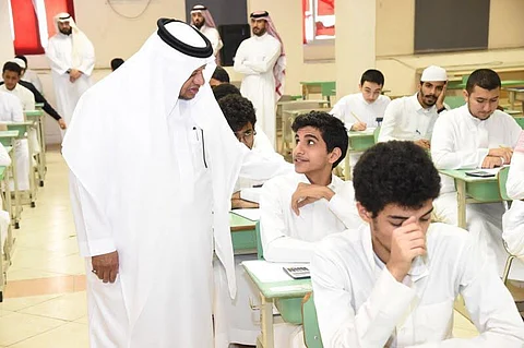 شاهد.. مدير تعليم جدة يتفقد اختبارات اليوم الأول بمدارس المحافظة