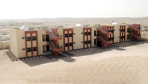 مصرع وإصابة 4 من رجال الأمن إثر انقلاب مركبتهم المدنية شرق الحوميات