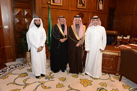أمير عسير يستقبل رئيس وأعضاء جمعية الوداد الخيرية