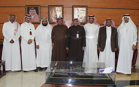 أمين عسير يناقش أوجه التعاون مع رابطة فرق الأحياء لخدمة المنطقة