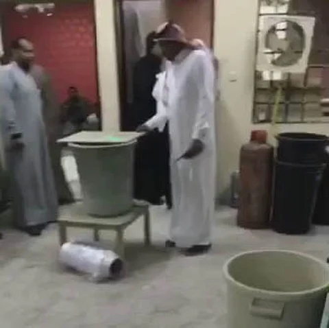 قبل قليل .. "التجارة" تداهم استراحة وتضبط معجنات بـ"الحشرات"