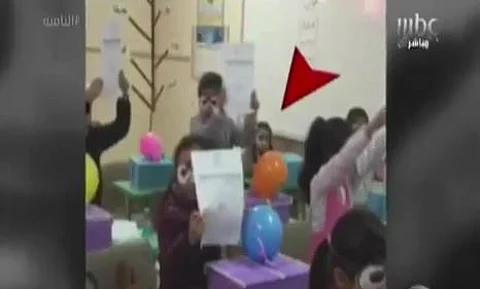 بالفيديو.. طالبة بعد حرمانها من الاحتفال مع زميلاتها: "فشلتني وقهرتني المعلمة"