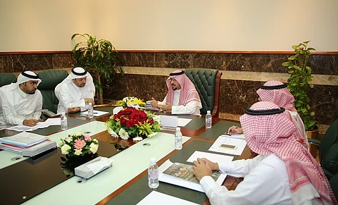 "المخرج" يبحث مراحل الإنجاز لـ 25 مشروعاً بلدياً في الطائف