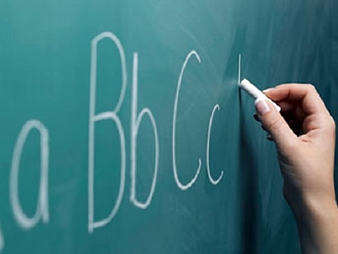 حماد العنزي.. من ماجستير إنجليزي بتفوق في أمريكا إلى معلم خصوصي بعرعر