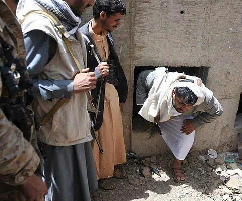 صورة لمخبأ "محمد الحوثي" هرباً من طائرات التحالف